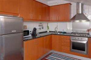 A kitchen or kitchenette at Feeltheland Ria Residence