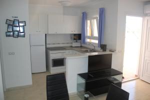 O bucătărie sau chicinetă la Bungalow Zenia Boulevar