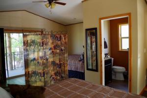 Voodi või voodid majutusasutuse Rustic Hideaway toas
