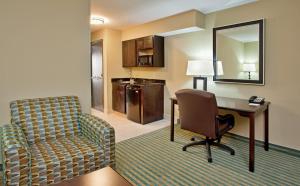 Kuchyň nebo kuchyňský kout v ubytování Holiday Inn Columbia East by IHG