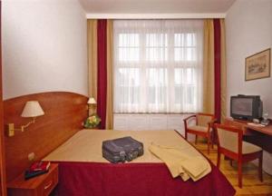 Кровать или кровати в номере Hotel Preuss im Dammtorpalais