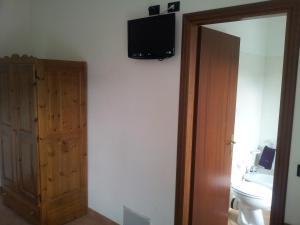 TV tai viihdekeskus majoituspaikassa Agriturismo Bell'Aria