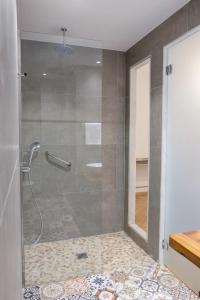 Et badeværelse på Luxury three bedroom Apartment in Kolonaki
