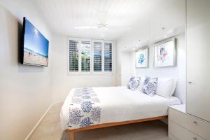 Postel nebo postele na pokoji v ubytování Fairshore 15 Noosa Main Beach Stay + 7 fotografií