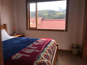 Postel nebo postele na pokoji v ubytování Community Hostel Alausi