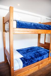 Postel nebo postele na pokoji v ubytování Community Hostel Alausi