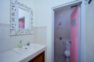 Jepun Bali Homestay Sanur tesisinde bir banyo