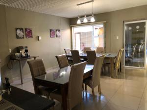 Χώρος καθιστικού στο City Lodge Etosha