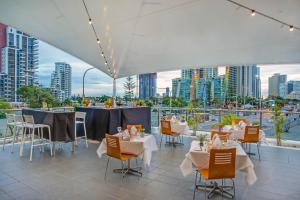 A restaurant or other place to eat at Mantra on View Hotel