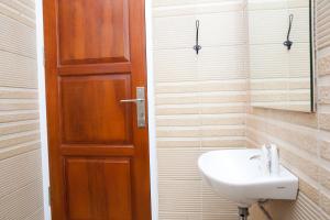 Ένα μπάνιο στο RedDoorz Plus near Pasundan University