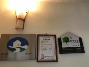 Certifikát, hodnocení, plakát nebo jiný dokument vystavený v ubytování Kuo Kuang Hostel
