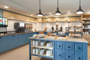 Dapur atau dapur kecil di Country Inn & Suites by Radisson Ocean City