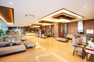 Prostor za sedenje u objektu Tara Hotel Yogyakarta
