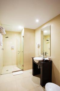 Ванная комната в Tara Hotel Yogyakarta