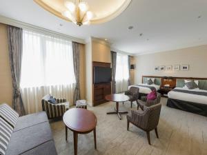Postel nebo postele na pokoji v ubytování HOTEL MYSTAYS Sapporo Aspen