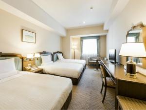 Postel nebo postele na pokoji v ubytování HOTEL MYSTAYS Sapporo Aspen