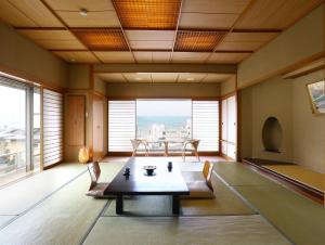 Zona de estar de Kamisuwa Onsen Aburaya Ryokan