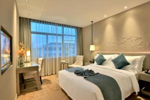 Ένα ή περισσότερα κρεβάτια σε δωμάτιο στο Byland Star Hotel