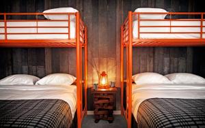 Letto o letti in una camera di Basecamp Tahoe South