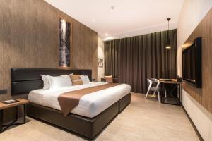 Postel nebo postele na pokoji v ubytování Iconic Hotel