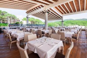 Ресторант или друго място за хранене в Invisa Hotel Club Cala Blanca