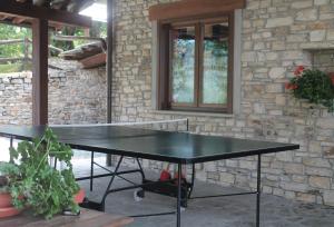 Stolní tenis v ubytování Agriturismo L'Ciabot nebo okolí