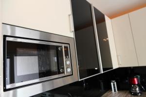 Kuchyňa alebo kuchynka v ubytovaní 3 rooms Sunny Apartments-Schoenbrunn, 100m2 with balcony