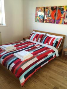 a bedroom with a bed with two towels on it at Beautiful Kingston apartment in Kingston upon Thames