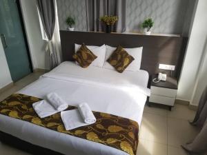 A bed or beds in a room at D'Metro Hotel