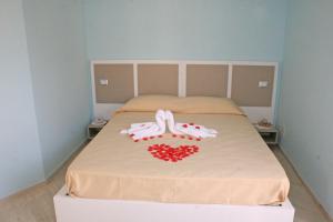 a bedroom with a bed with two hearts on it at BB Aretè in Scilla