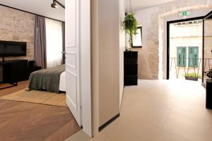 Boutique rooms Kastel Ismaeli的电视和/或娱乐中心