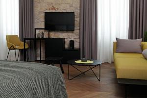 Boutique rooms Kastel Ismaeli的电视和/或娱乐中心