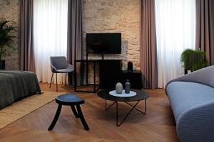 Boutique rooms Kastel Ismaeli的电视和/或娱乐中心