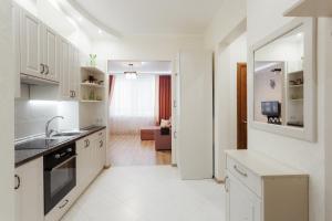 Kuchyň nebo kuchyňský kout v ubytování Arcadia VIP-apartments in Golfstream