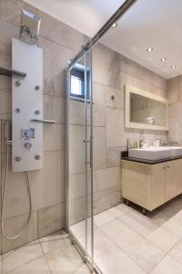 Salle de bains dans l'établissement Elafonisos Resort