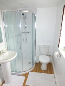 Koupelna v ubytování Hazels Roost B&B + 17 fotografií