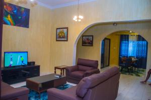 Seating area sa Bays Lodge - East Legon