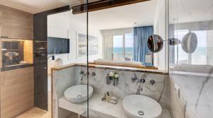 A bathroom at Hotel Abner's