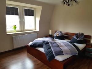 A bed or beds in a room at Ferienwohnung an der Elbfähre