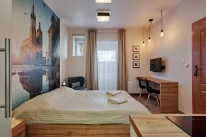 Posteľ alebo postele v izbe v ubytovaní Krakow For You Budget Apartments