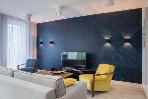 TV a/nebo společenská místnost v ubytování Apartament Pod Lasem