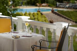 Gallery image of Hertelendy Kastély Exclusive in Kutas +55 photos