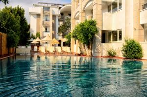 Bazén v ubytování Two Seas Hotel nebo v jeho okolí