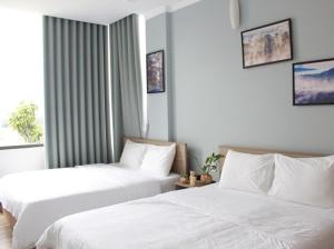 Postel nebo postele na pokoji v ubytování Dalat Memory Inn