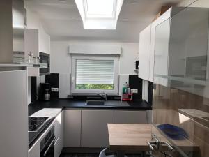 O bucătărie sau chicinetă la Traumferienwohnung 1