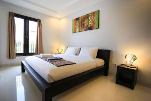 Ein Bett oder Betten in einem Zimmer der Unterkunft Nyoman Villa Sanur
