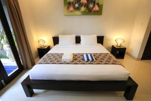 Ein Bett oder Betten in einem Zimmer der Unterkunft Nyoman Villa Sanur