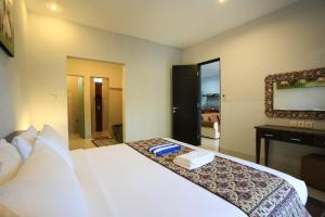Ein Bett oder Betten in einem Zimmer der Unterkunft Nyoman Villa Sanur