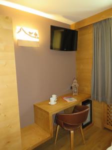 TV a/nebo společenská místnost v ubytování Hotel Compagnoni