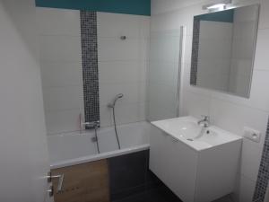 Koupelna v ubytování Appartement rez Terrasse et Jardin